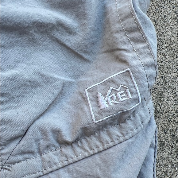 REI Men's Beige Nylon Cargo Hiking Shorts Size XXL - Picture 3 of 6